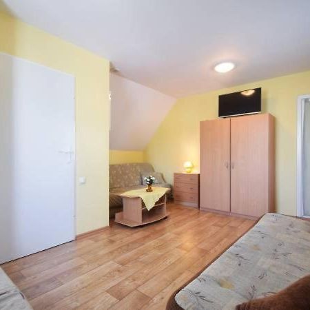 Zolty Domek Apartment Dzwirzyno Exterior photo